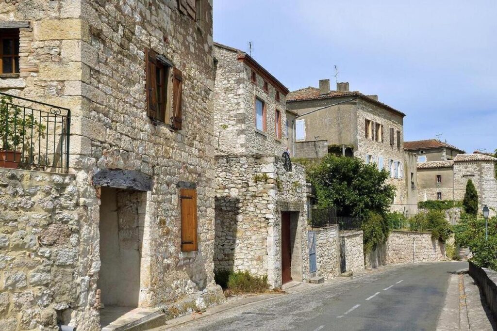 Un joyau secret en Occitanie : ce village est le plus beau de France et il vous attend