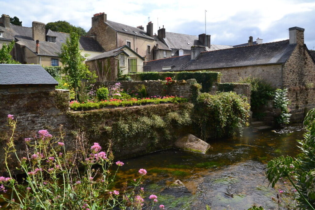 Oubliez Giverny : ce village d’artistes en Bretagne est le lieu de naissance d’un mouvement pictural majeur 