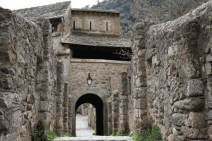 Les Pyrénées-Orientales dévoilent ce plus beau village de France fortifié, un site classé UNESCO