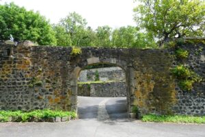 La Toscane auvergnate : ce village du Puy-de-Dôme à 40 min de Clermont-Ferrand va vous enchanter