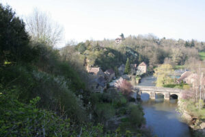 L’Orne cache ce plus beau village de France en Normandie, un village de caractère au bord de la Sarthe 