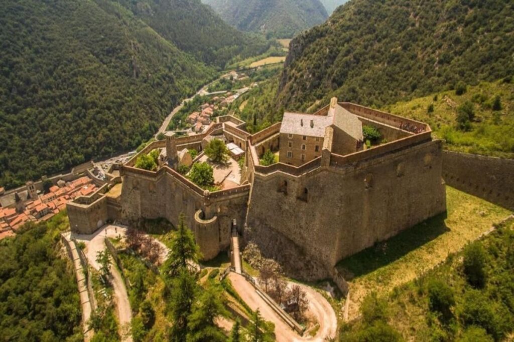 Ce village des Pyrénées-Orientales est un des plus beaux de France, une cité fortifiée unique 