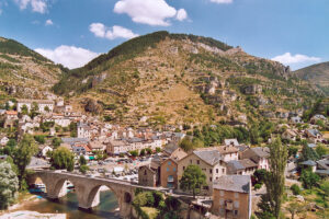 La Lozère vous invite à découvrir ce plus beau village de France des gorges du Tarn, un site magnifique 