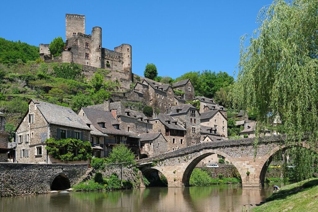 L’Aveyron cache un plus beau village de France médiéval, un joyau secret