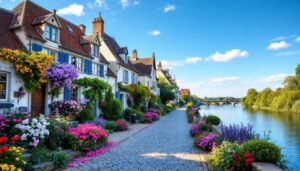 À moins de 2h de Nantes, ce village fleuri au bord de la Loire est classé parmi les plus beaux de France