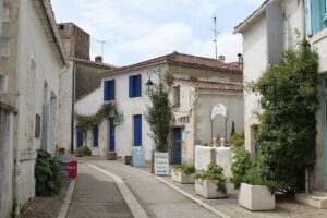 Ce plus beau village de France de Charente-Maritime est un bourg de pêcheurs authentique et coloré