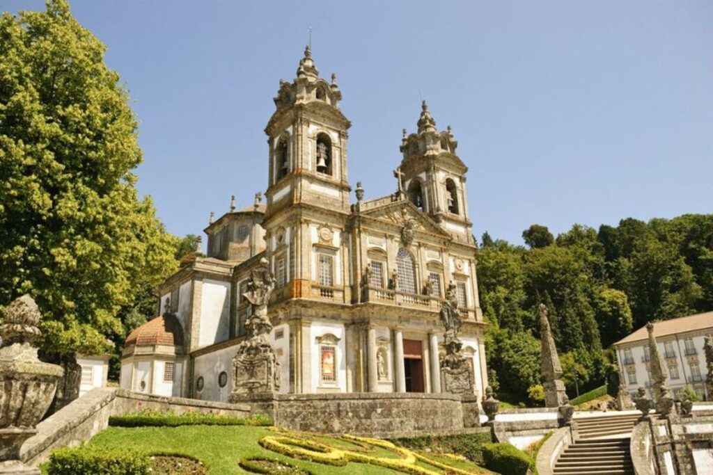 À 2h de vol de Paris, cette cité portugaise moins connue que Lisbonne est un joyau d’authenticité et de douceur de vivre