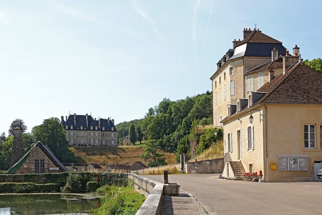 Plus tranquille que La Rochelle, plus ensoleillée que Nantes : cette ville de Charente-Maritime séduit les retraités