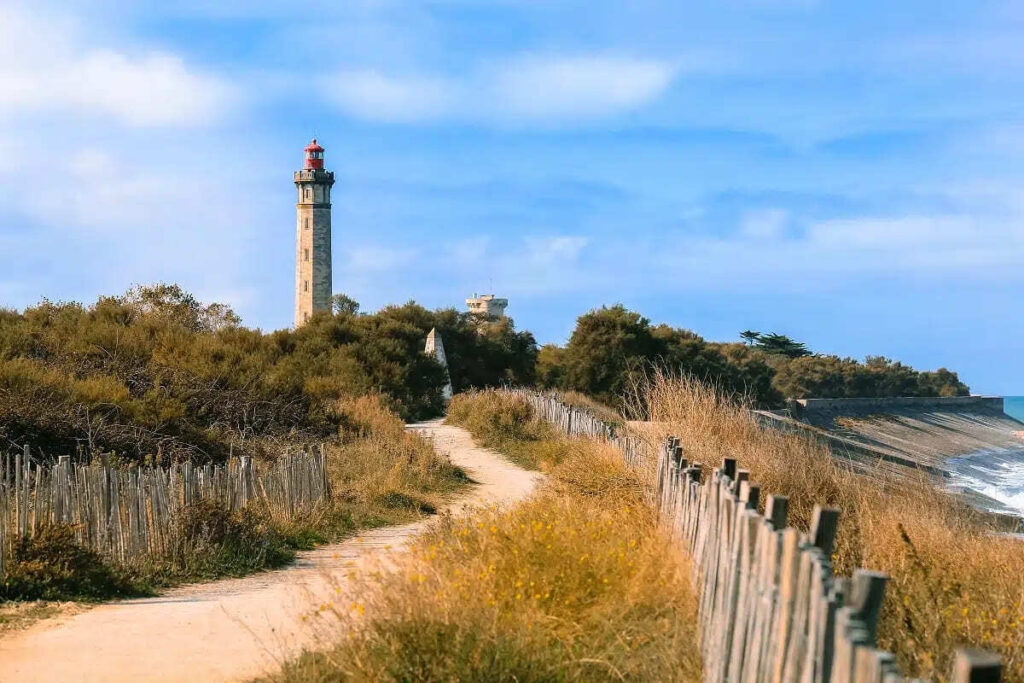 C’est la plus grande île métropolitaine après la Corse, accessible depuis La Rochelle