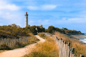 C’est la plus grande île métropolitaine après la Corse, accessible depuis La Rochelle