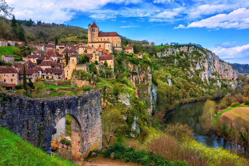 Moins fréquenté que Rocamadour, plus authentique que Sarlat : le village du Lot que les visiteurs adorent