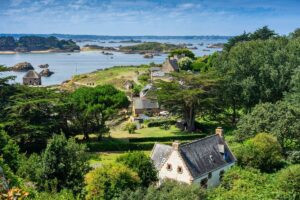 À proximité du littoral breton, cette île confidentielle est la parenthèse la plus dépaysante de la région