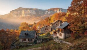 Au cœur du Vercors, ce village suspendu se drape de teintes flamboyantes